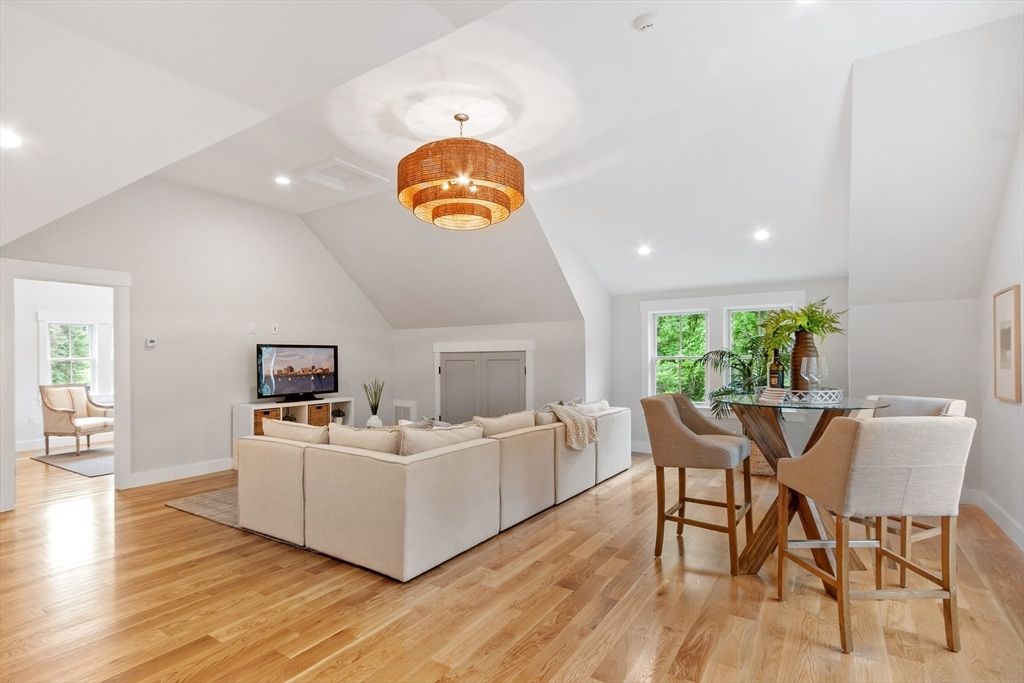 Chandelier, Dining room, Interior, Living room, Recessed Lighting, Wood Texture Flooring