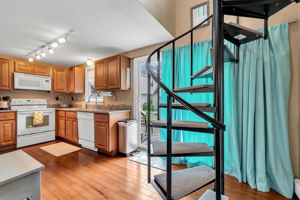 Interior, Kitchen, Wood Texture Flooring
