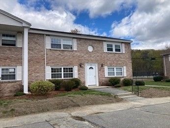 Exterior, Facade, Brick Facade, Georgian