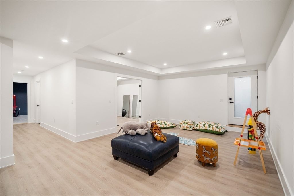 Interior, Recessed Lighting, Wood Texture Flooring