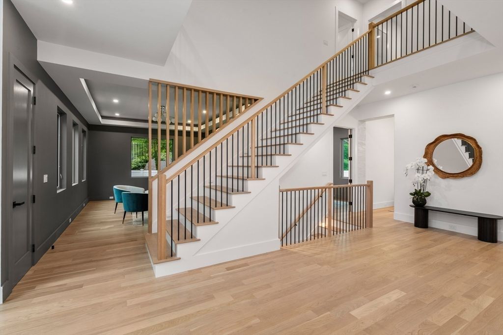 Interior, Recessed Lighting, Wood Texture Flooring