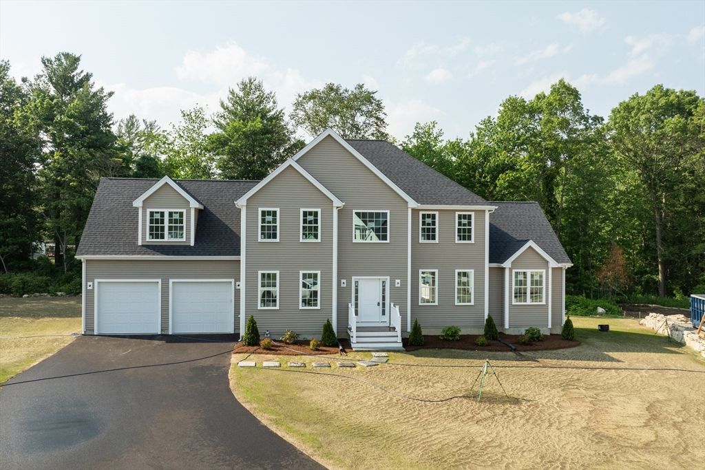 Attached, Exterior, Facade, Farmhouse