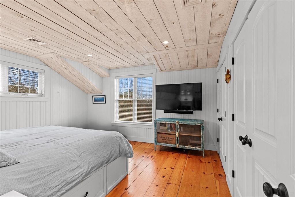 Bedroom, Interior, Recessed Lighting, Wooden Ceilings, Wood Texture Flooring