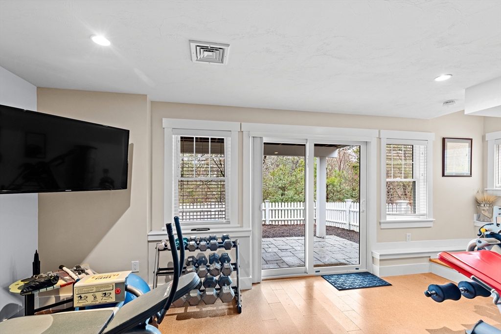 Fitness Equipment, Interior, Recessed Lighting, Wood Texture Flooring