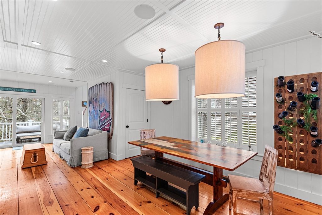 Dining room, Interior, Living room, Pendant Lights, Recessed Lighting, Wood Texture Flooring