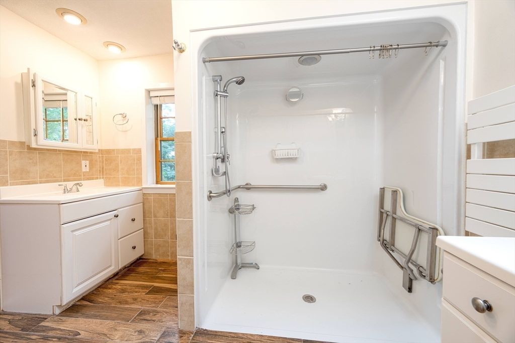 Bathroom, Interior, Recessed Lighting, Wood Texture Flooring