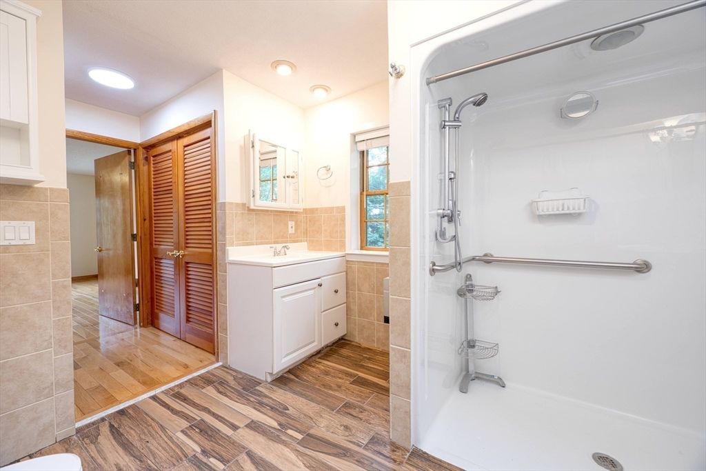 Bathroom, Interior, Recessed Lighting, Wood Texture Flooring