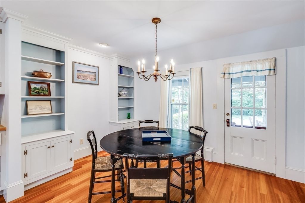 Chandelier, Dining room, Interior, Recessed Lighting, Wood Texture Flooring