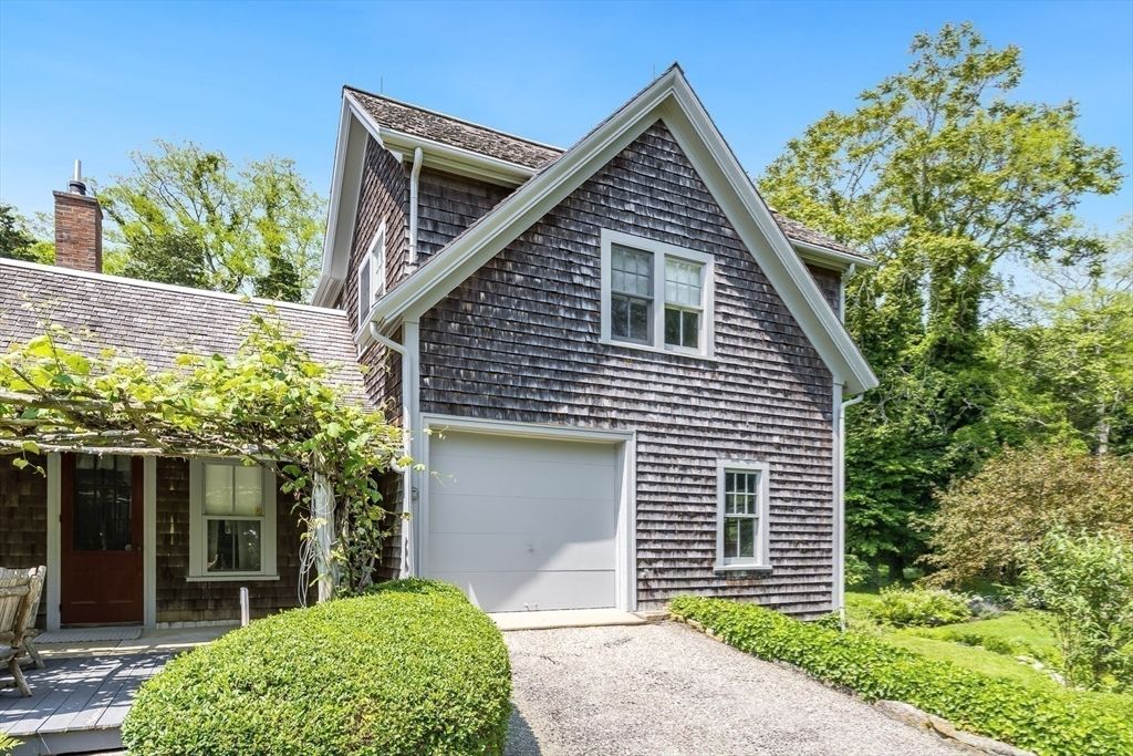 Attached, Exterior, Facade, Tudor Revival