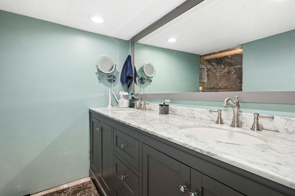 Bathroom, Interior, Recessed Lighting