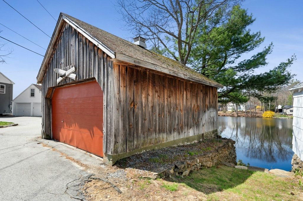 Detached Garage, Exterior