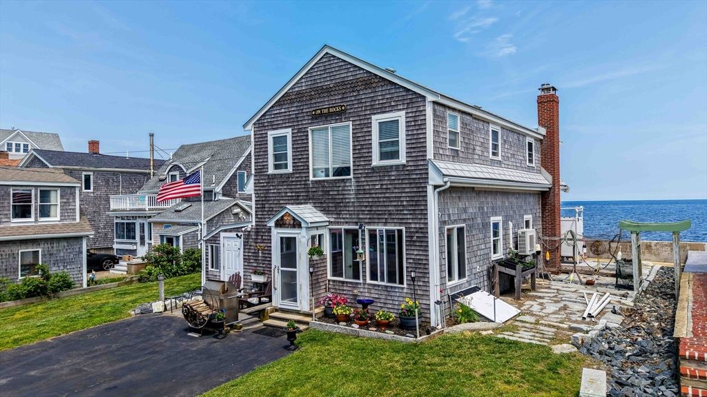 Exterior, Facade, Water, Rowhouse