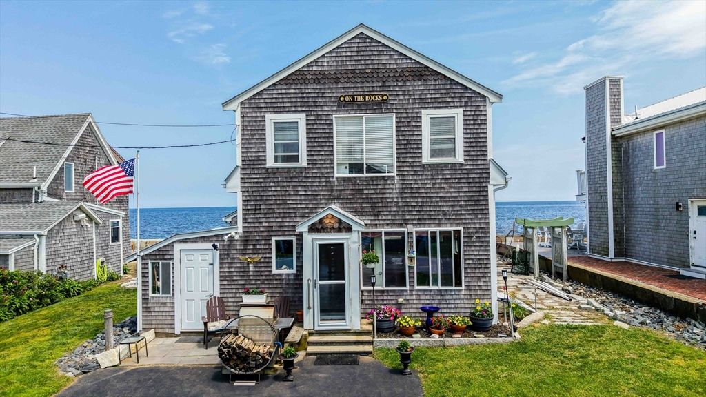 Exterior, Facade, Water, Rowhouse