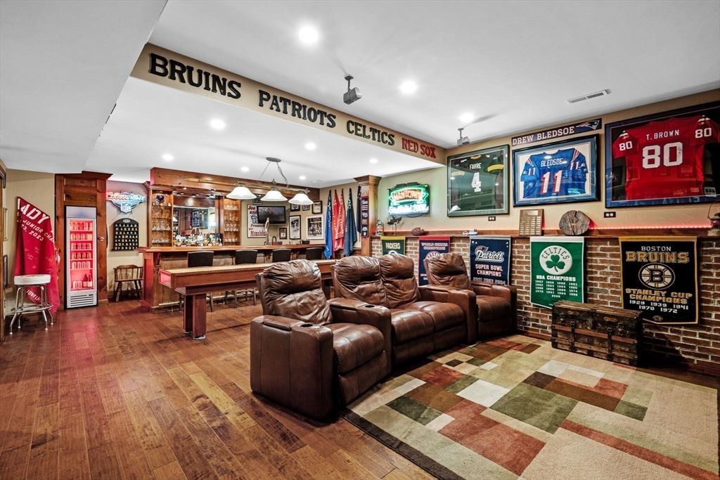 Game Room, Interior, Living room, Pendant Lights, Recessed Lighting, Wood Texture Flooring
