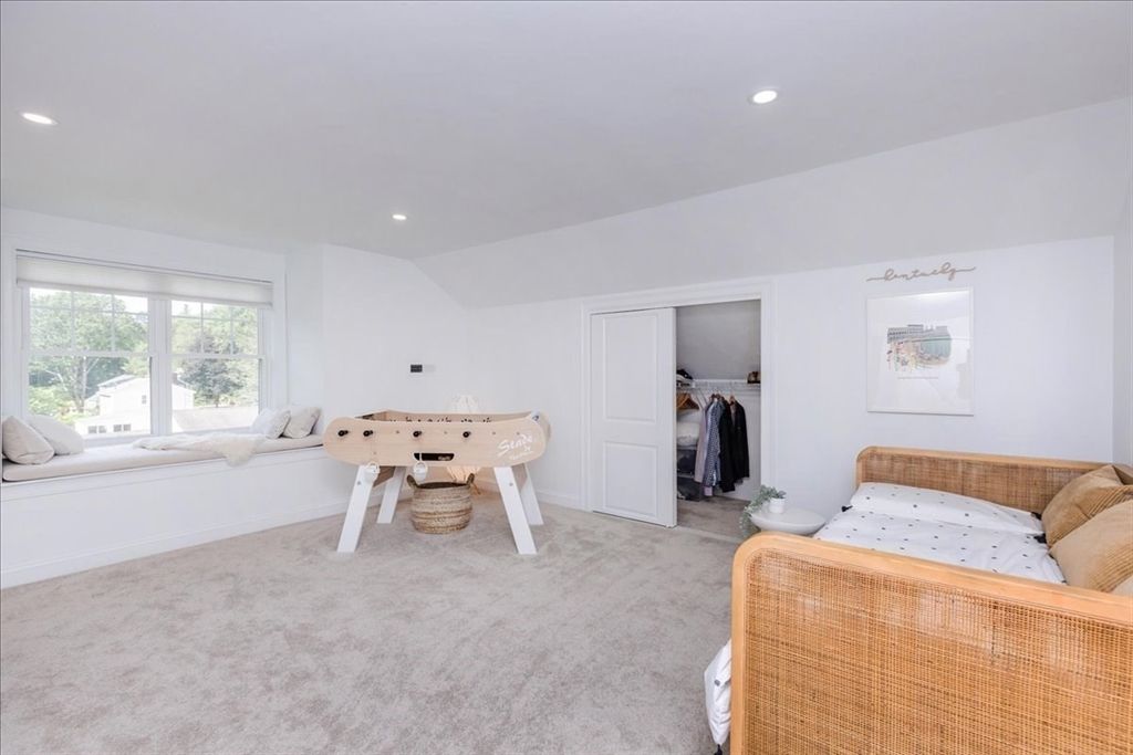 Game Room, Interior, Recessed Lighting