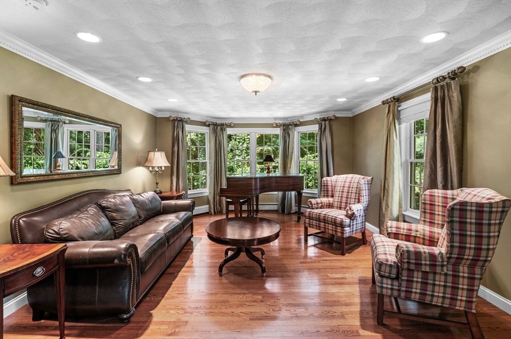 Interior, Living room, Piano, Recessed Lighting, Wood Texture Flooring