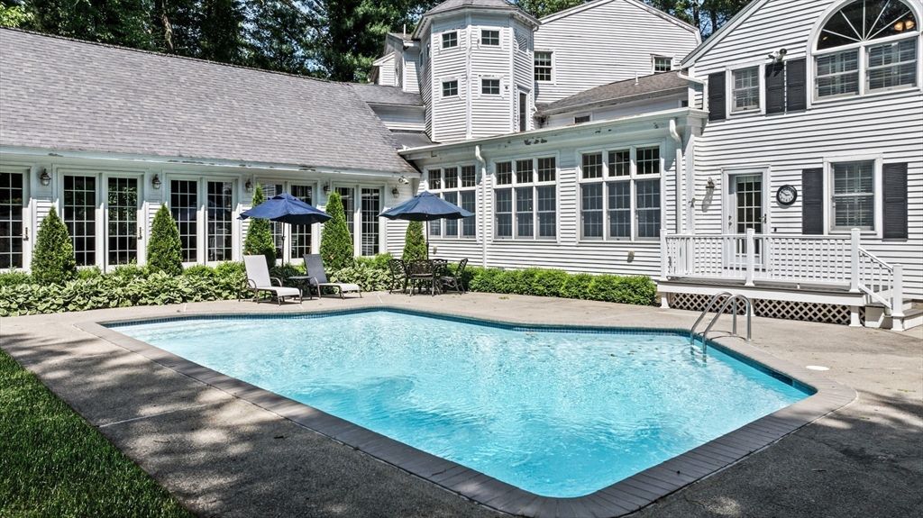 Exterior, Pool