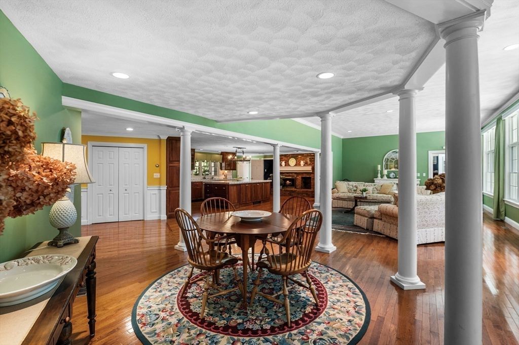 Dining room, Interior, Recessed Lighting, Wood Texture Flooring