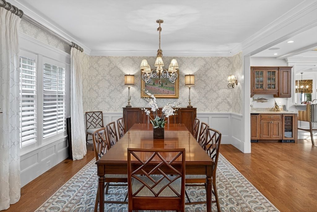 Chandelier, Dining room, Interior, Recessed Lighting, Wood Texture Flooring