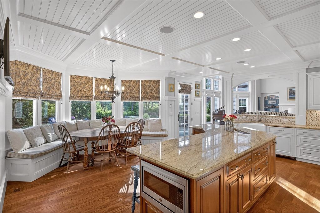 Dining room, Interior, Kitchen, Pendant Lights, Recessed Lighting, Wood Texture Flooring