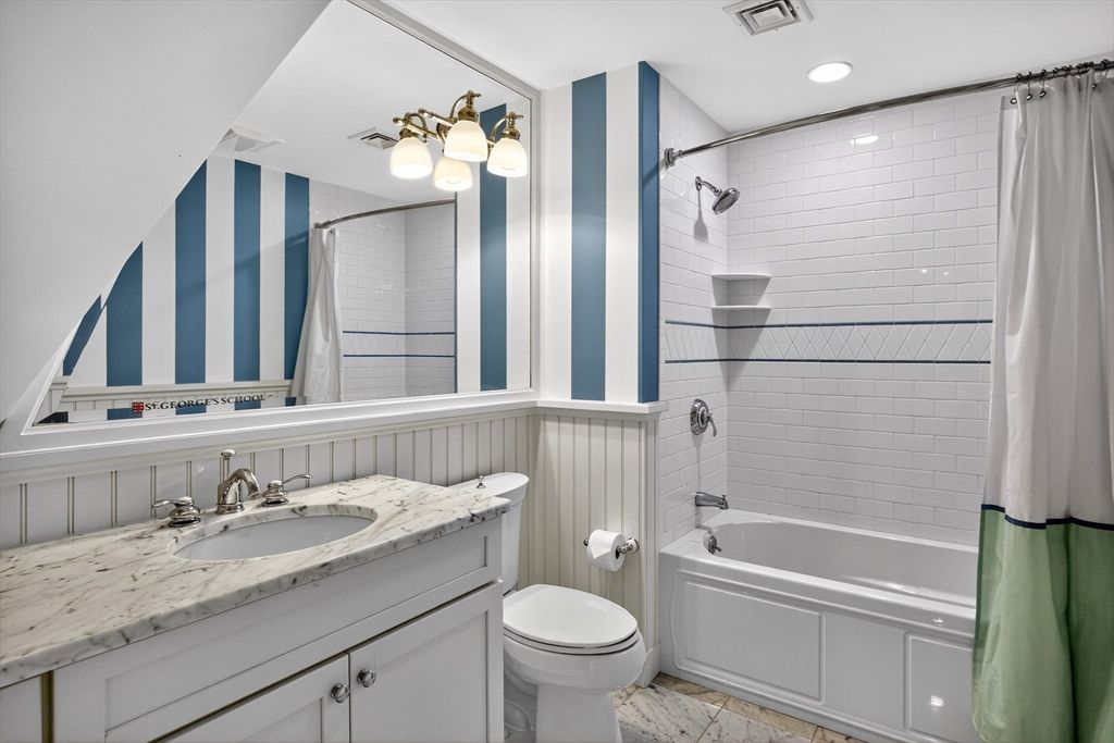 Bathroom, Interior, Recessed Lighting