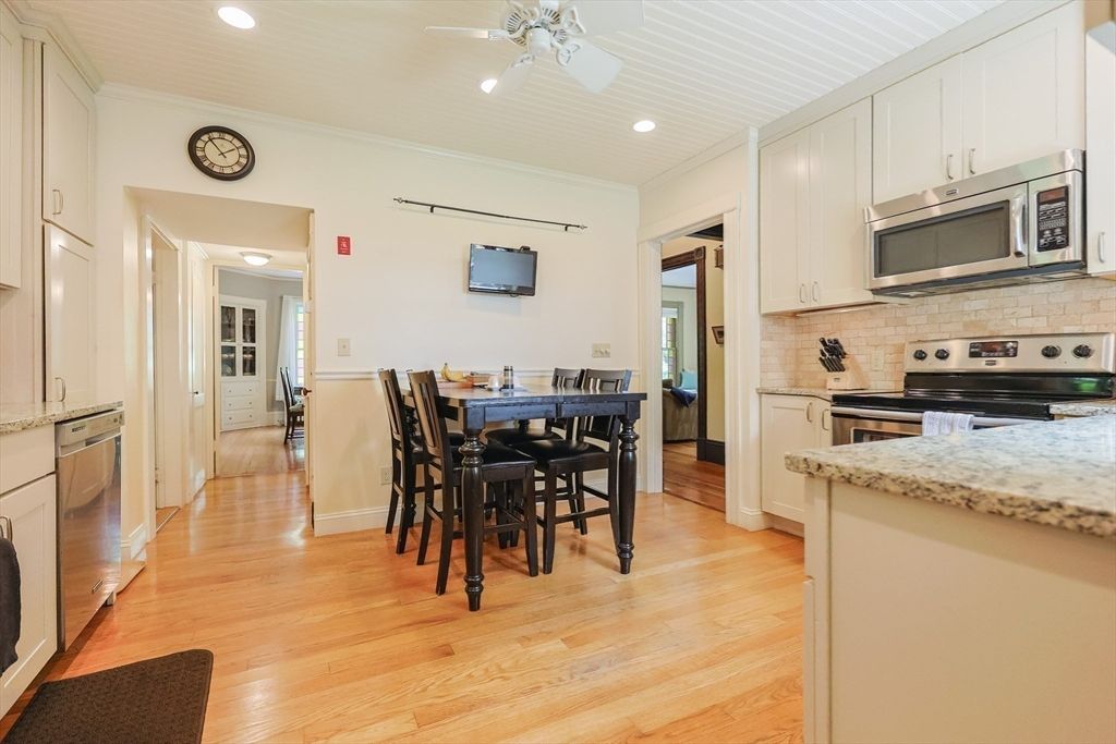 Dining room, Interior, Kitchen, Recessed Lighting, Stainless Steel Appliances, Wood Texture Flooring