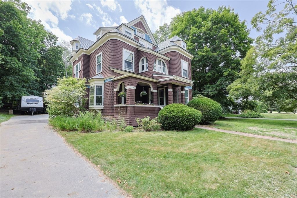 Exterior, Facade, Brick Facade, Queen Anne Victorian