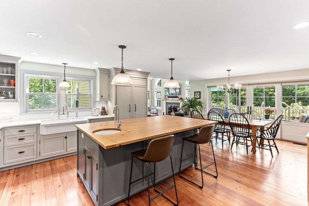 Dining room, Interior, Kitchen, Pendant Lights, Recessed Lighting, Wood Texture Flooring