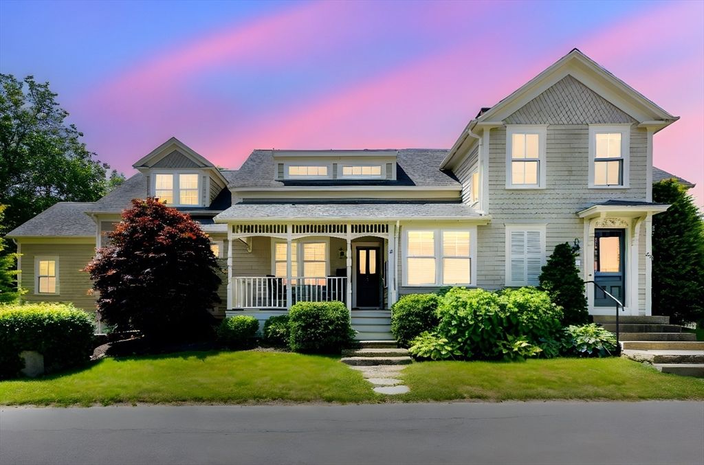 Exterior, Facade, Queen Anne Victorian