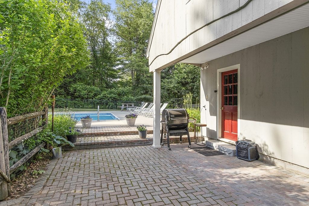Exterior, Pool