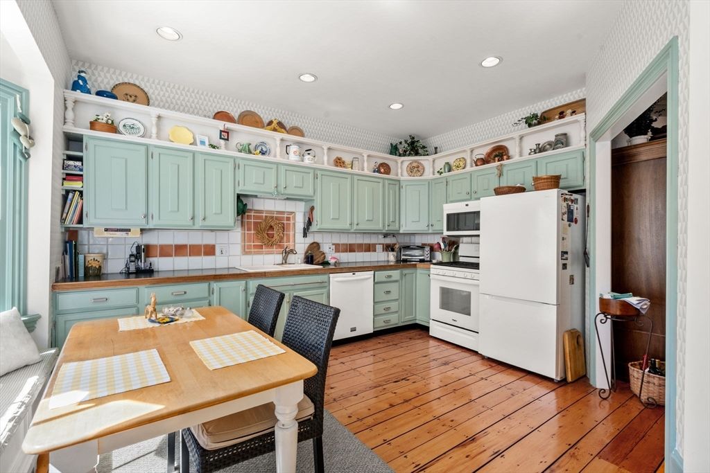 Dining room, Interior, Kitchen, Recessed Lighting, Wood Texture Flooring