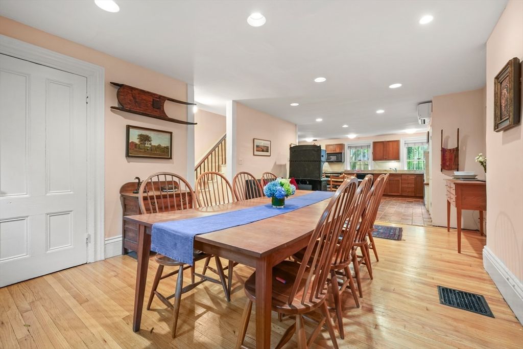 Dining room, Interior, Kitchen, Recessed Lighting, Wood Texture Flooring