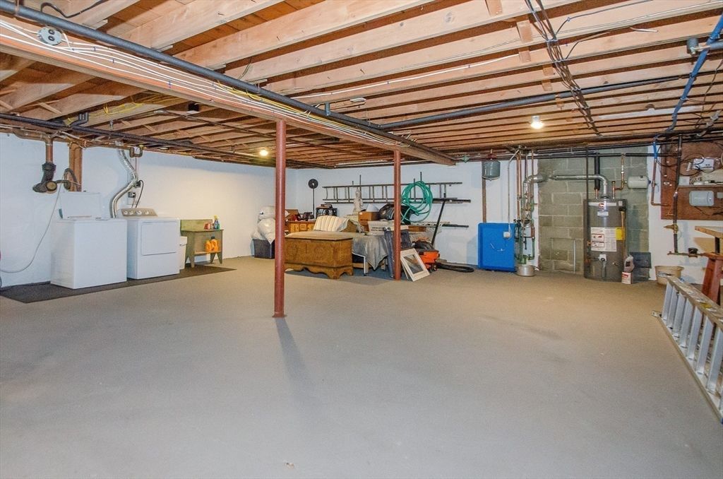 Interior, Washer, Wooden Beams