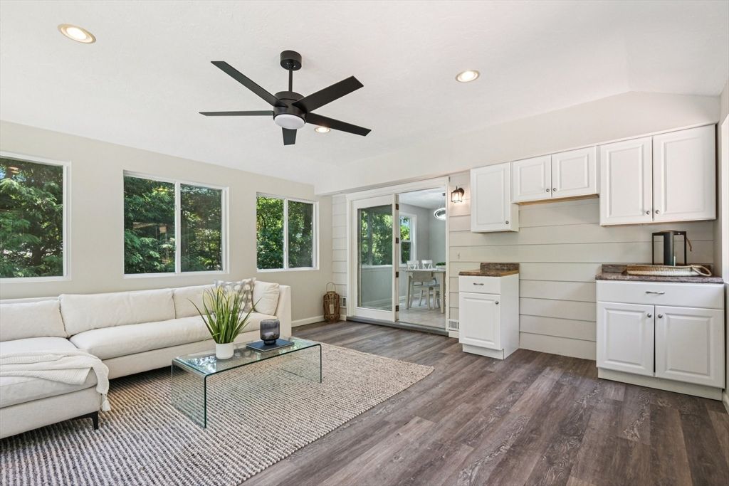 Interior, Living room, Recessed Lighting, Wood Texture Flooring