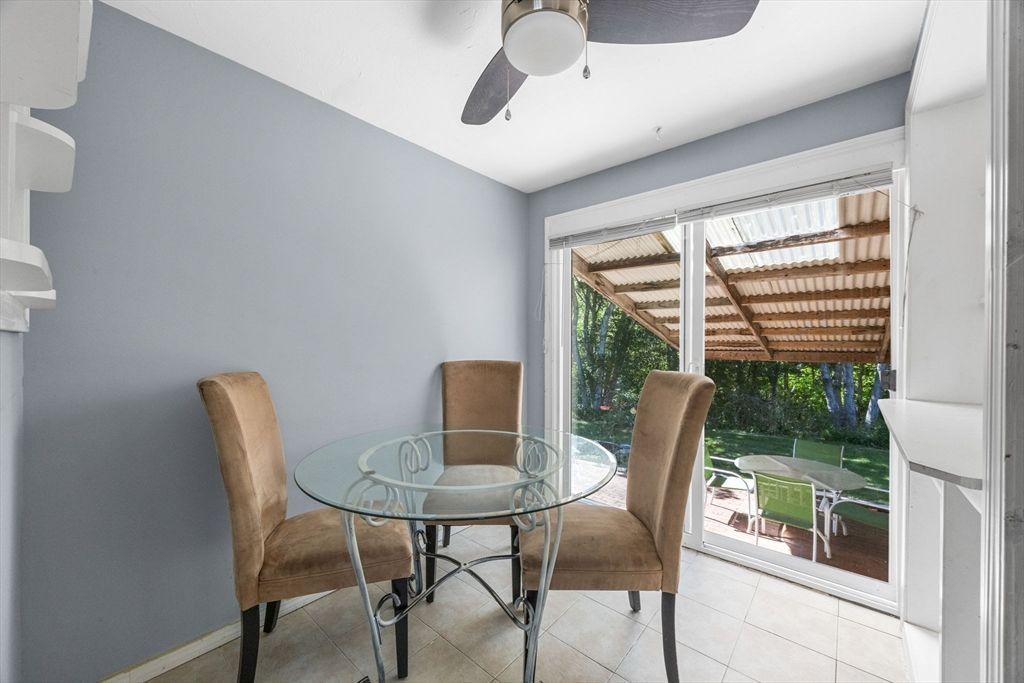 Dining room, Interior
