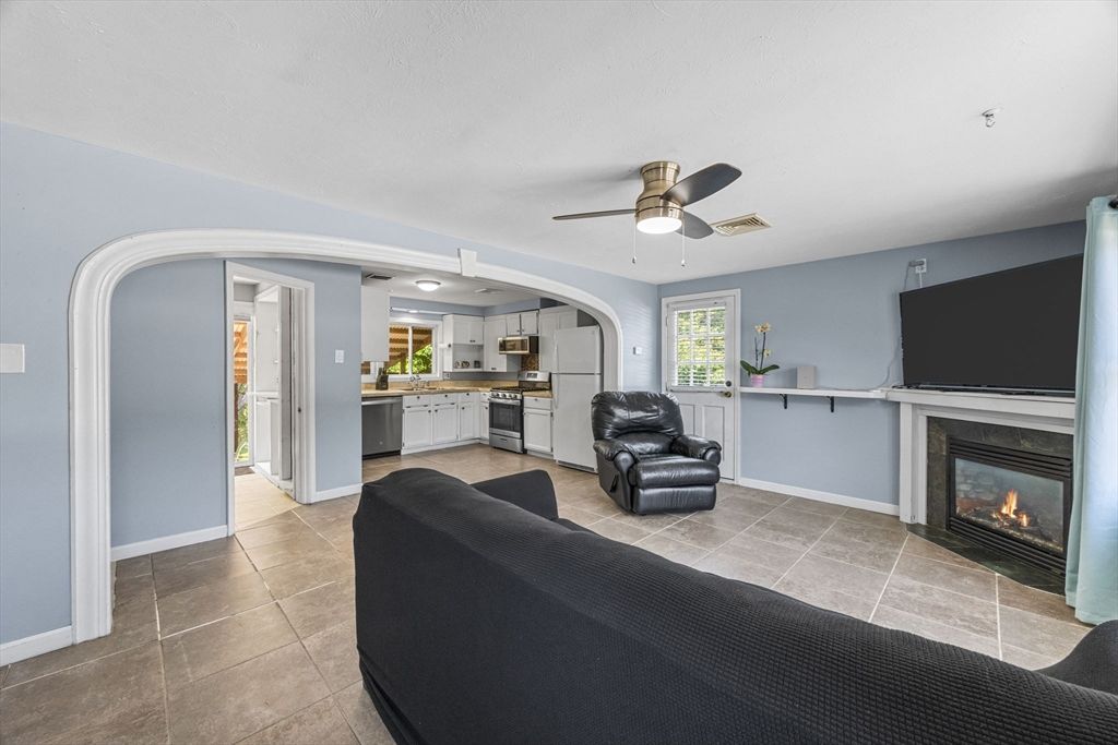 Fireplace, Interior, Kitchen, Living room