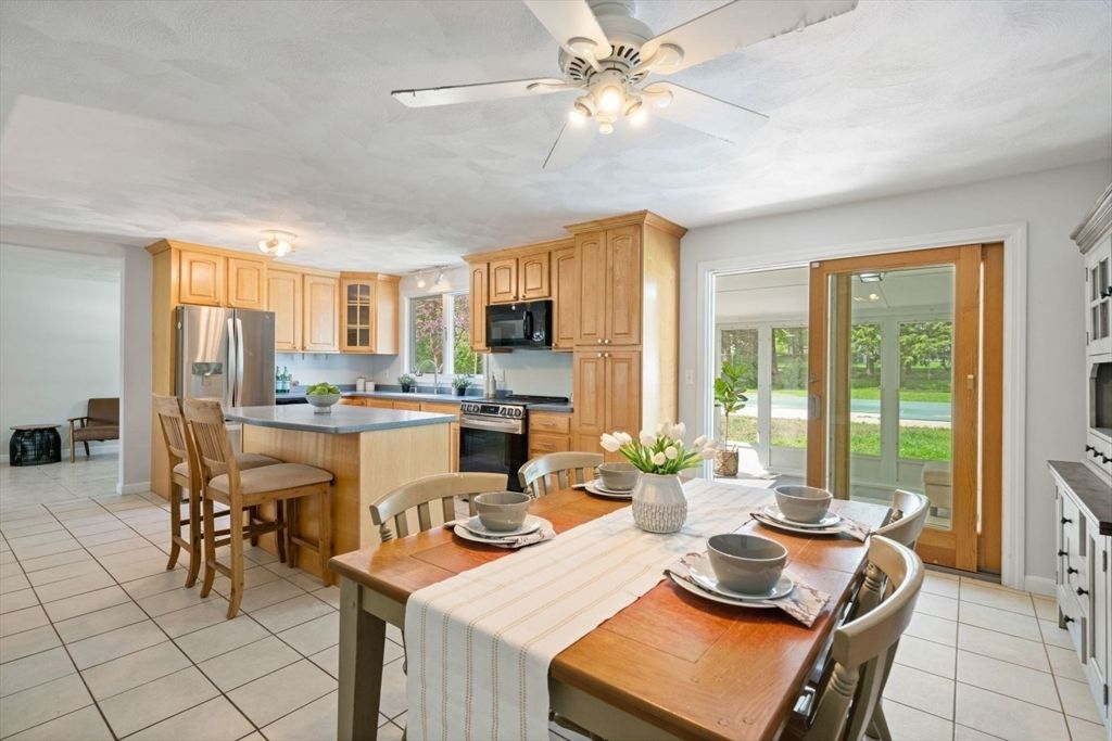 Dining room, Interior, Kitchen, Stainless Steel Appliances