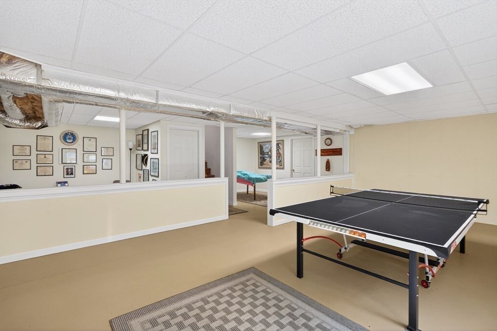 Game Room, Interior