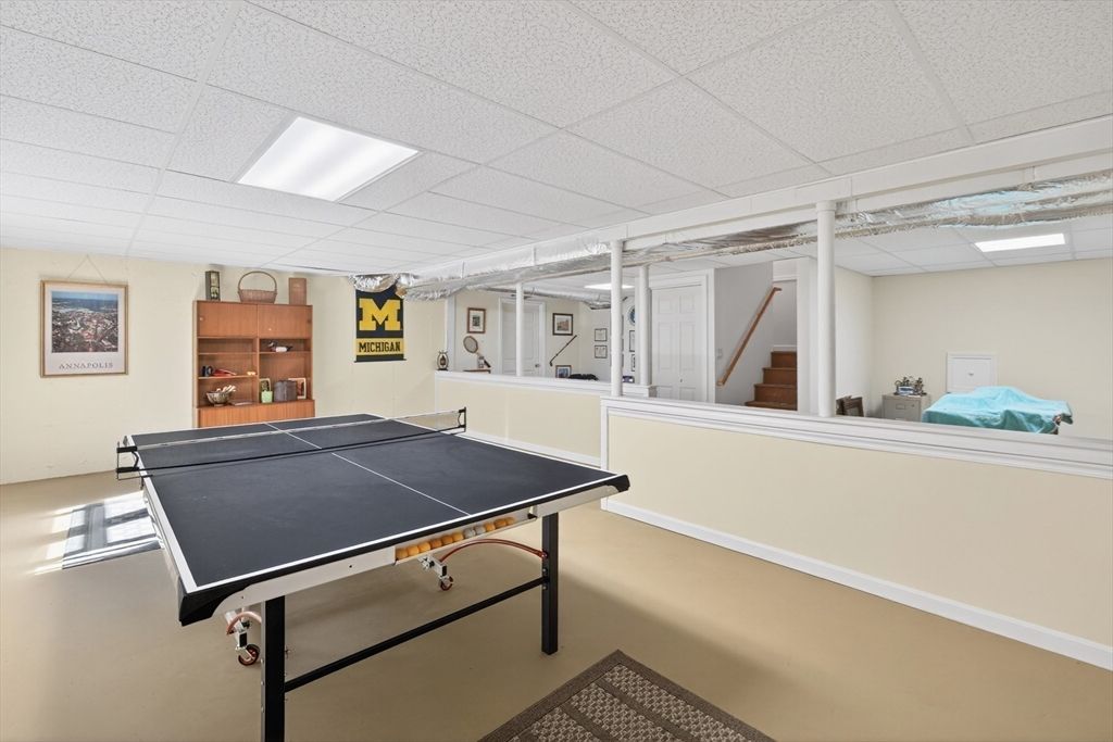 Game Room, Interior