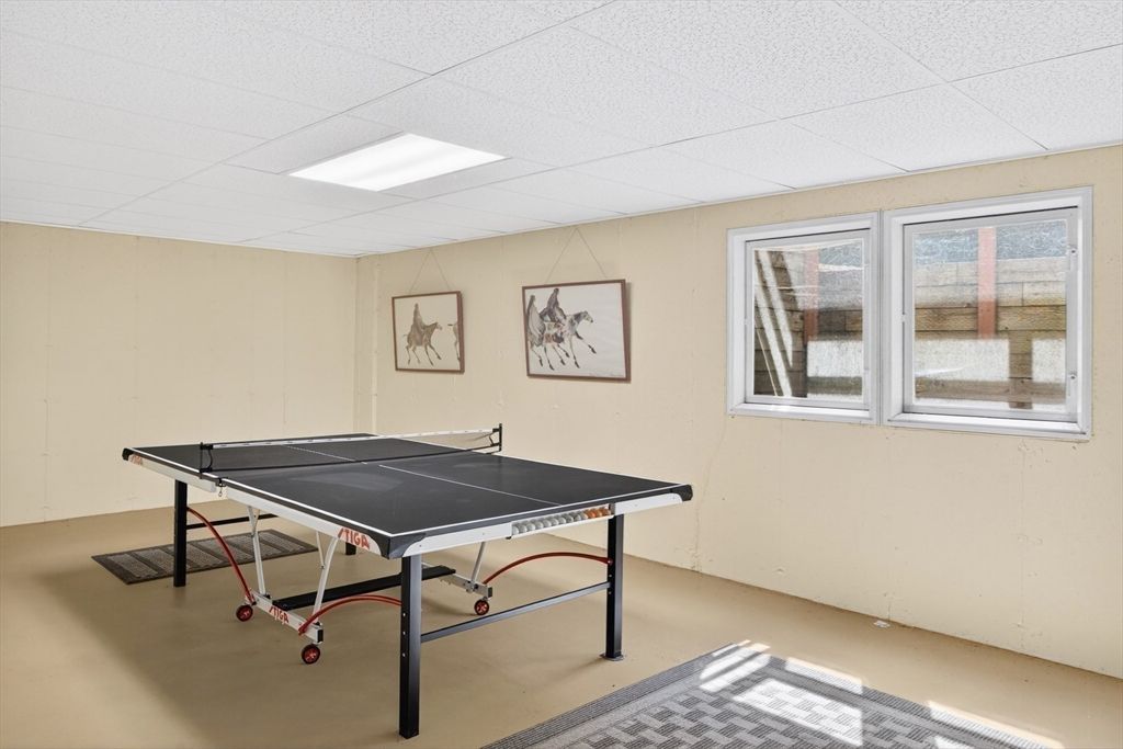 Game Room, Interior