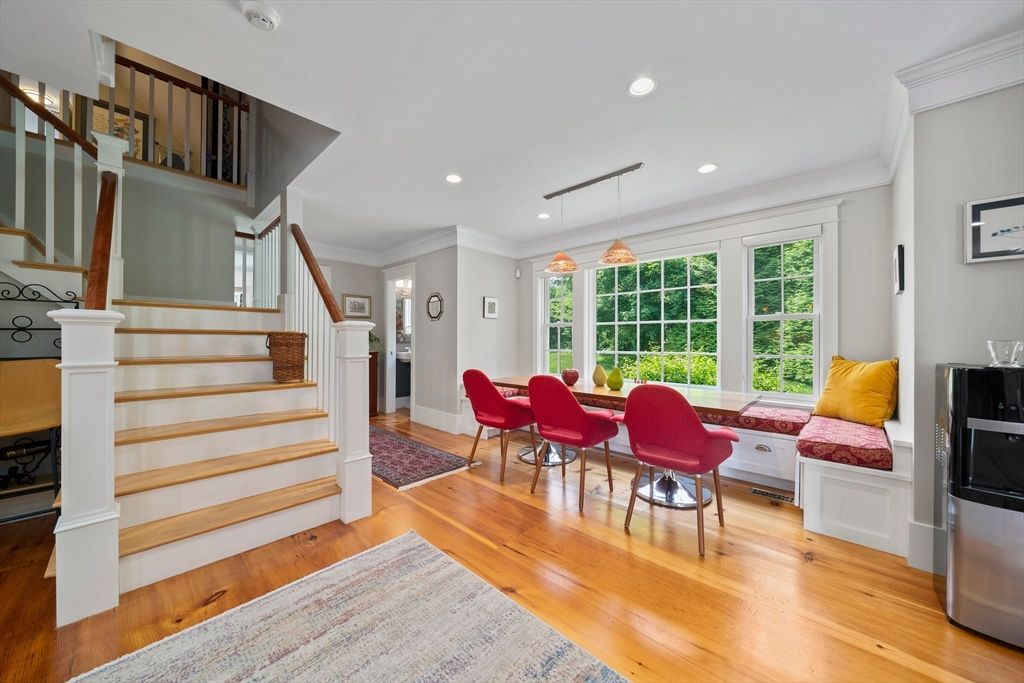 Dining room, Interior, Living room, Pendant Lights, Recessed Lighting, Wood Texture Flooring