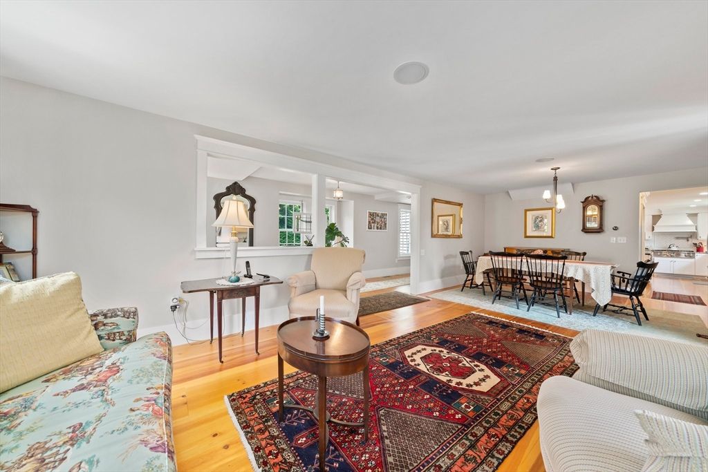 Dining room, Interior, Living room, Pendant Lights, Wood Texture Flooring