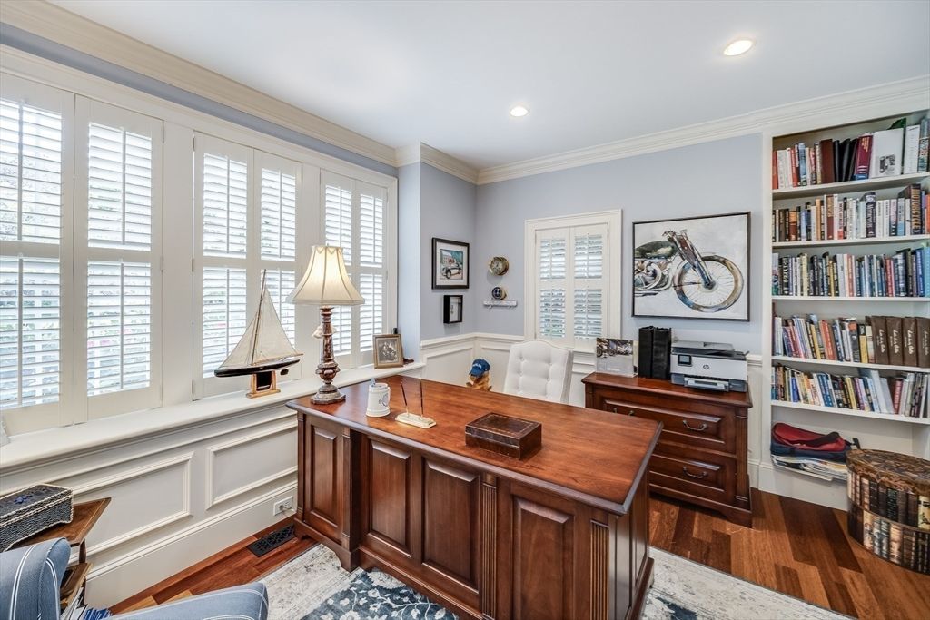 Home Office, Interior, Recessed Lighting, Wood Texture Flooring