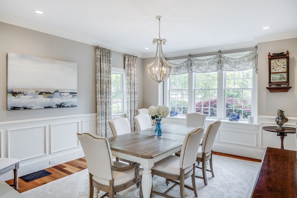 Chandelier, Dining room, Interior, Pendant Lights, Recessed Lighting, Wood Texture Flooring