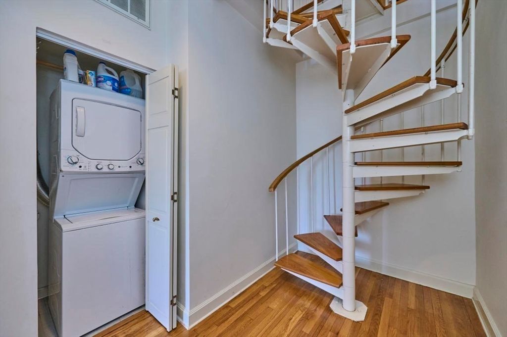 Interior, Utility Closets, Washer, Wood Texture Flooring