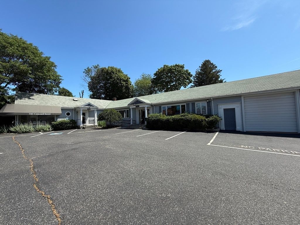 Attached, Exterior, Facade, Ranch
