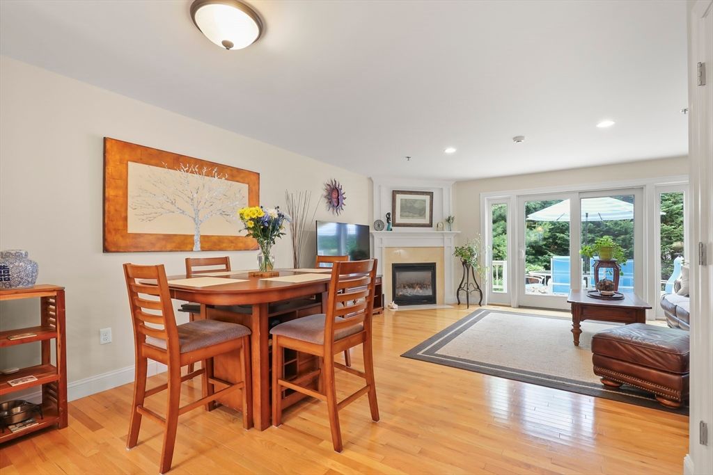 Dining room, Fireplace, Interior, Recessed Lighting, Wood Texture Flooring