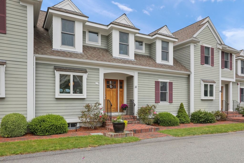 Exterior, Facade, Rowhouse