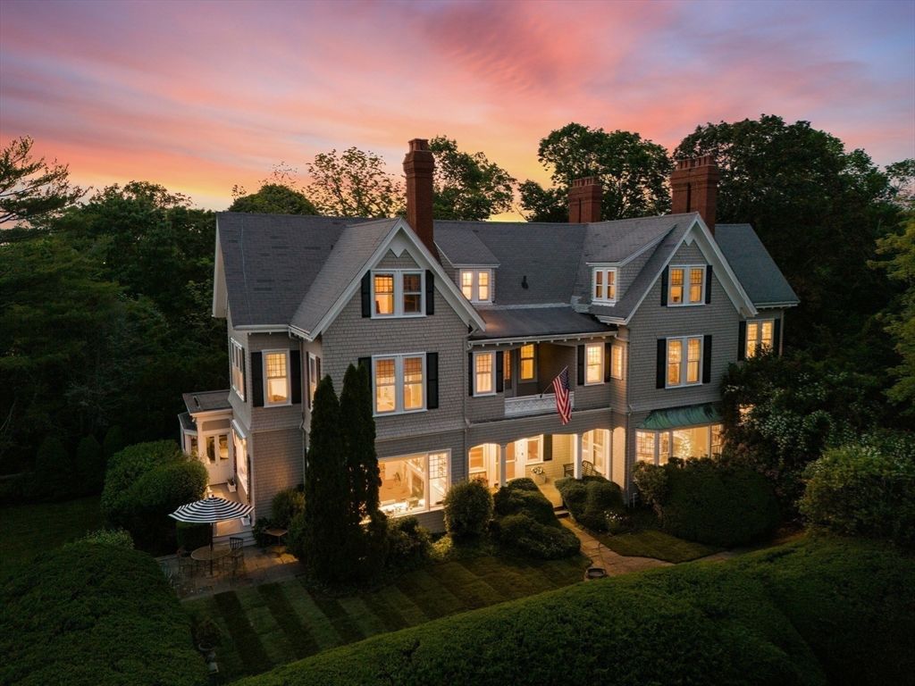 Exterior, Facade, Pool, Queen Anne Victorian