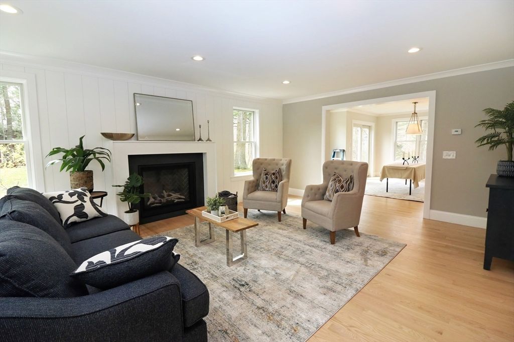 Fireplace, Interior, Living room, Pendant Lights, Recessed Lighting, Wood Texture Flooring
